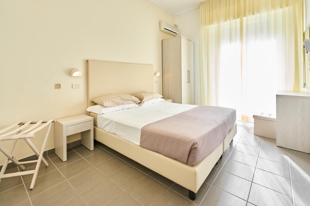Hotel Villa Perazzini Rimini Extérieur photo